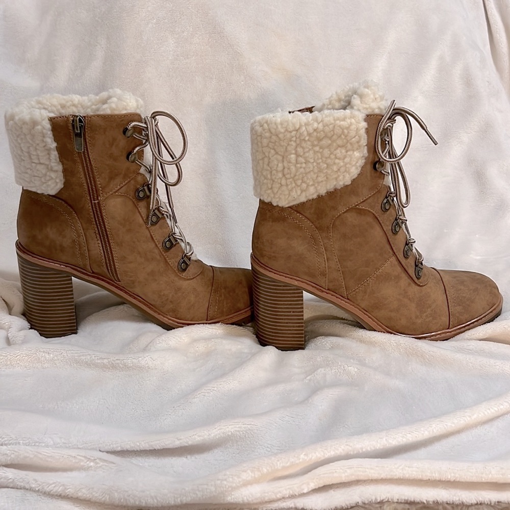 Nwot Nine West Women's Tan Winter Sherpa Cuff Ankle Boots Size